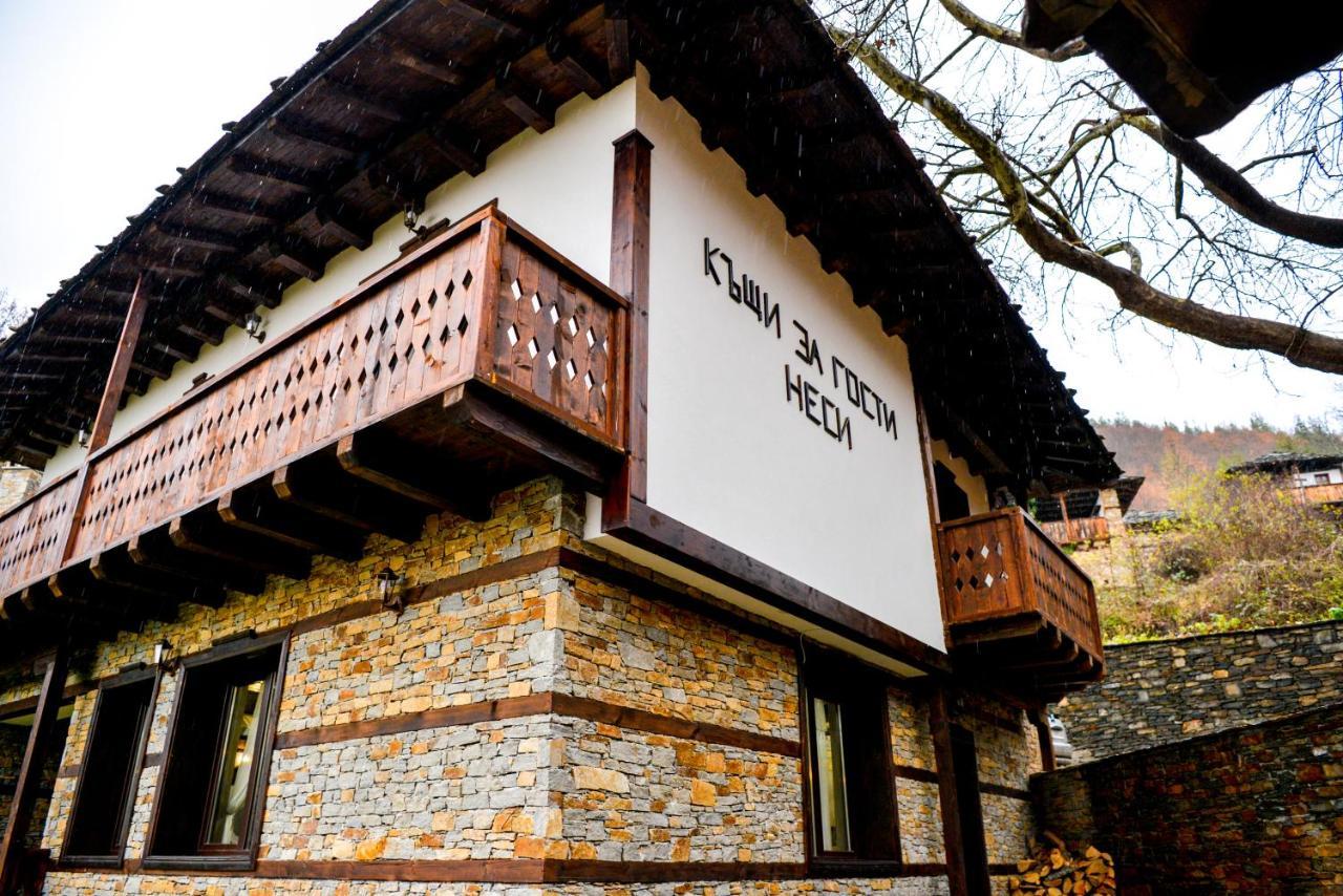 Къщи За Гости Неси Leshten Exterior foto