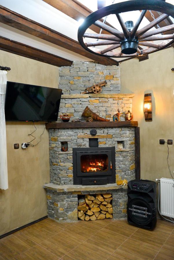 Къщи За Гости Неси Leshten Exterior foto