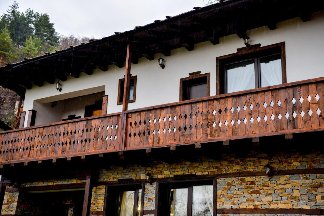 Къщи За Гости Неси Leshten Exterior foto