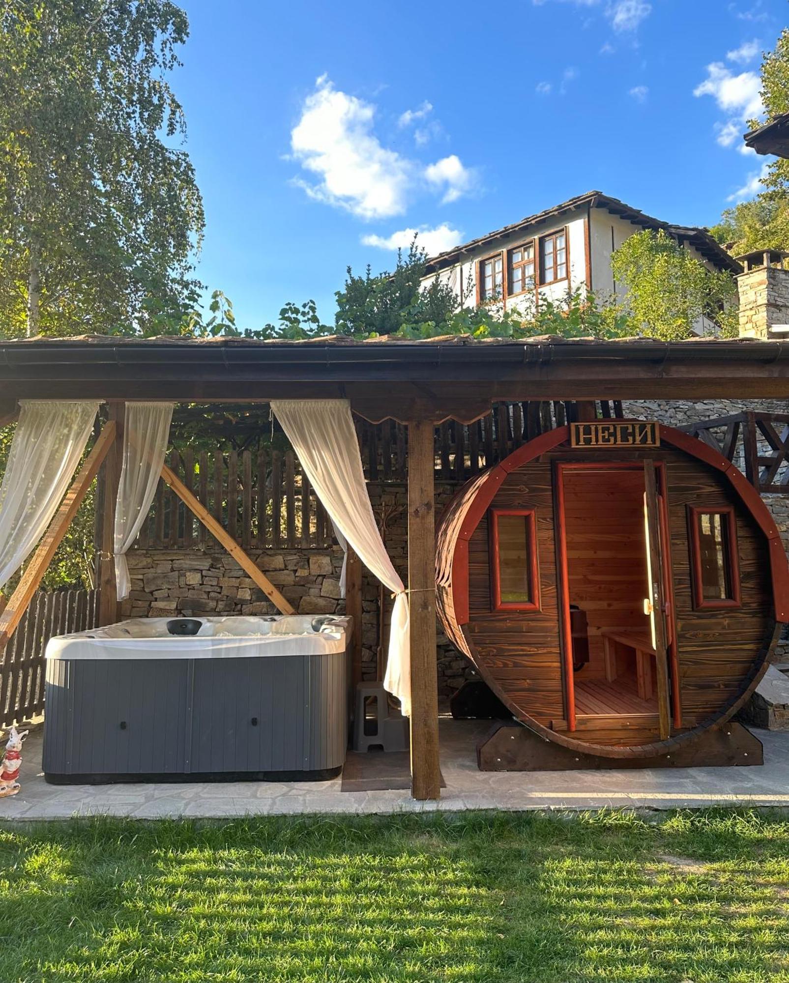 Къщи За Гости Неси Leshten Exterior foto